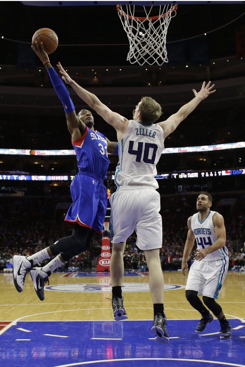 Unos 76ers guiados por Covington hilvanan 4 triunfos en casa