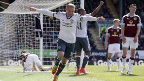 Man United se acerca a zona de Champions