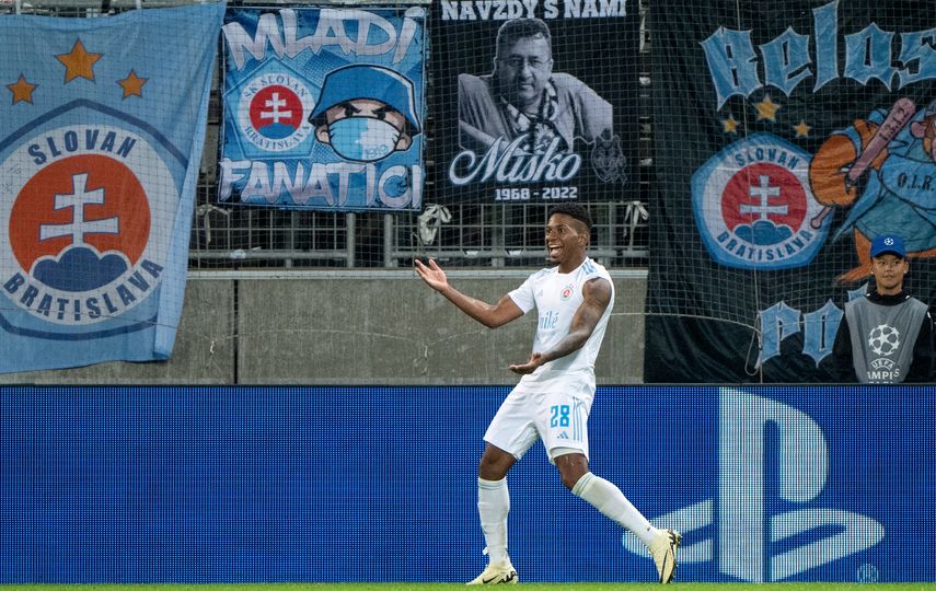 Champions League: Slovan Bratislava golea con César Blackman titular