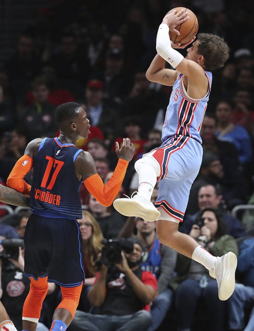 Young se luce ante Westbrook y Hawks gana 142-126 al Thunder