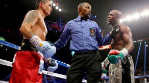 Bayless será el referí en combate Mayweather-Pacquiao