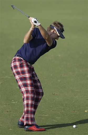 Poulter queda solo en la punta en el golf de Dubai