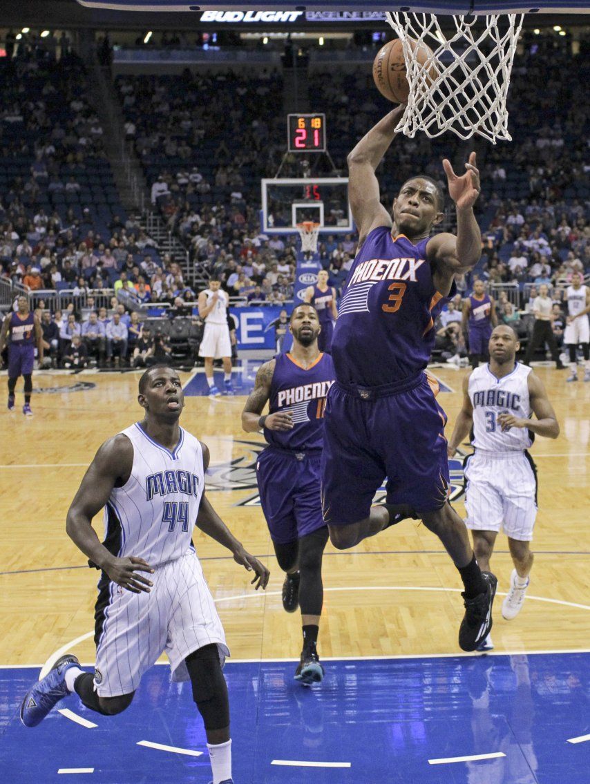 Suns remontan en el tercer periodo para vencer al Magic