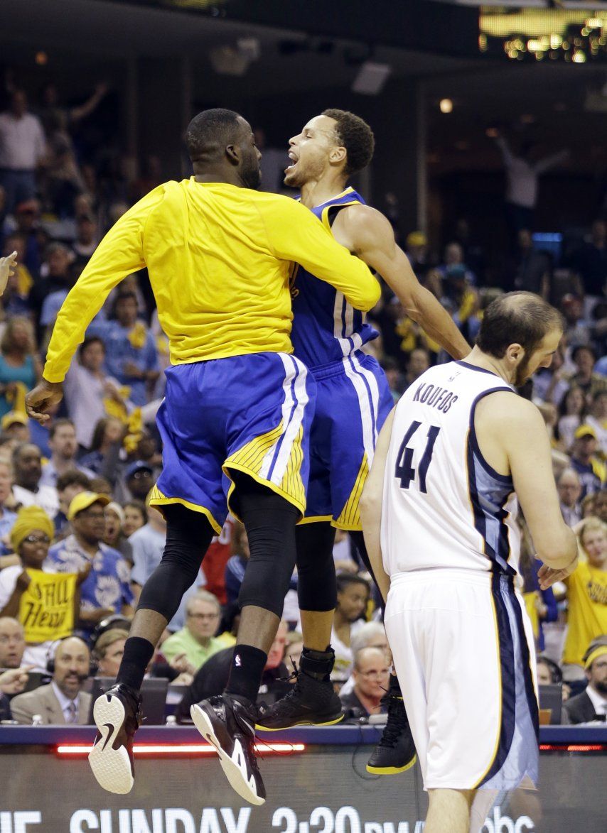 Warriors ganan a Memphis 108-95, pasan al final del oeste