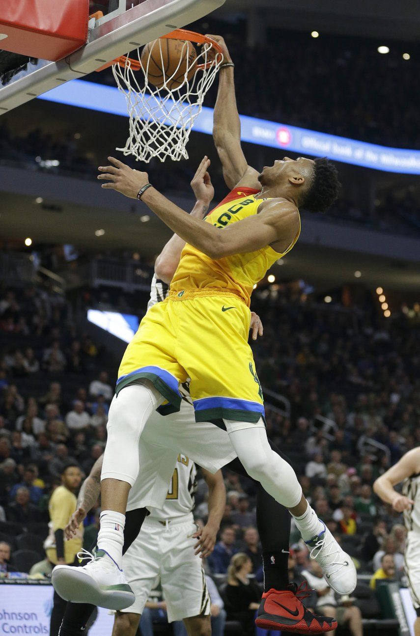 Antetokounmpo lleva a Bucks a su 60ma victoria de la campaña