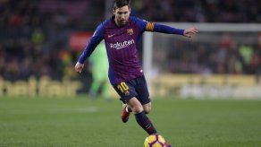 Messi brilla para que Barcelona extienda su racha ganadora