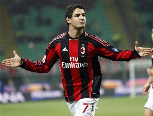 Italia: Pato y Robinho ubican al Milan en el primer lugar