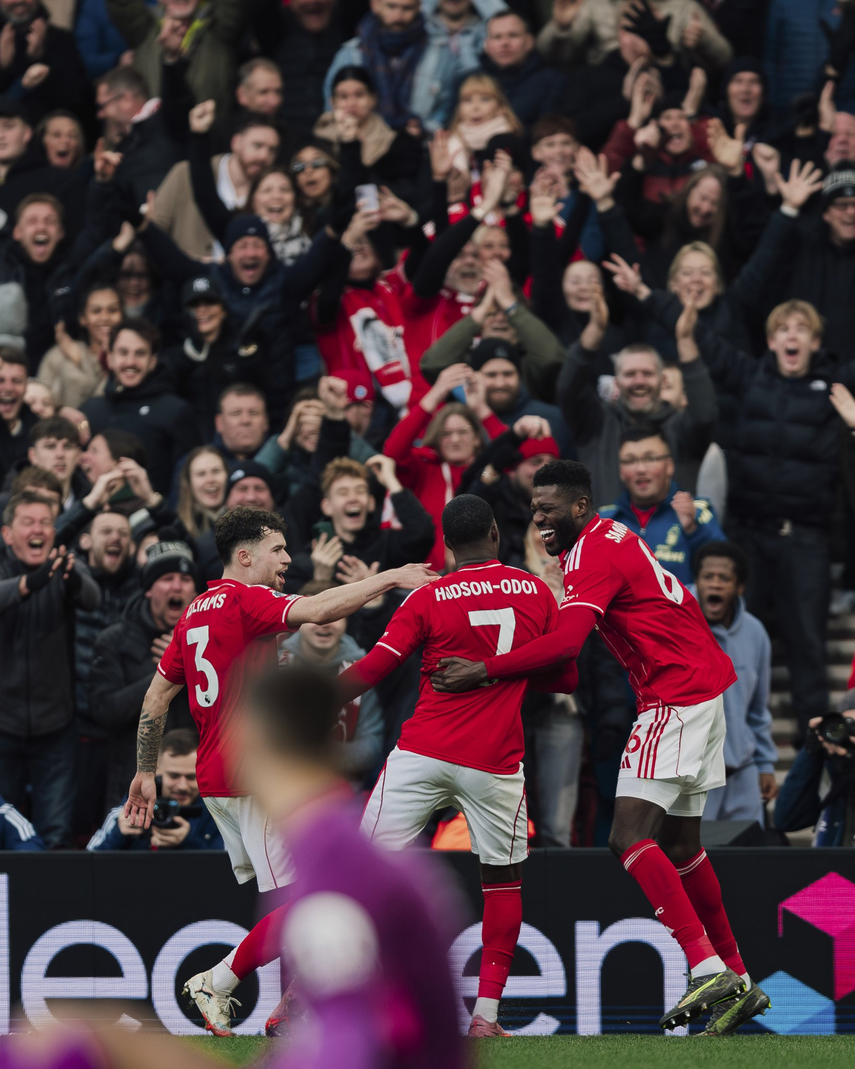 El Nottingham Forest aplastó al Tottenham con Hudson-Odoi de figura