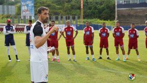 Jugadores locales finalizan entrenamientos con Thomas Christiansen