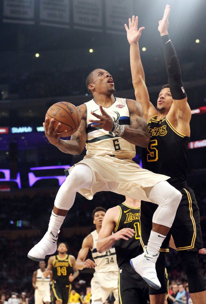Bledsoe anota 39, Bucks superan a Lakers en prórroga