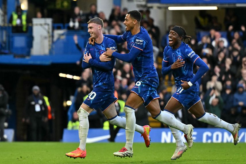 Chelsea y Manchester United golean a sus rivales en la jornada 13