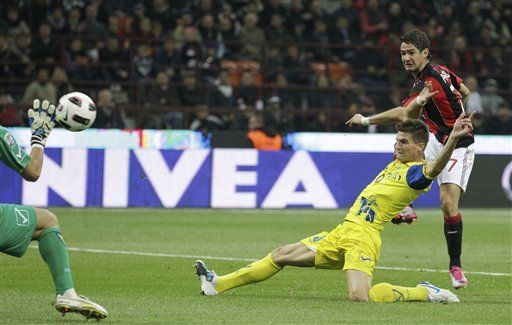 Doblete de Pato le da el triunfo al Milan