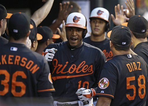 Orioles pegan 3 jonrones y vencen 8-5 a Toronto