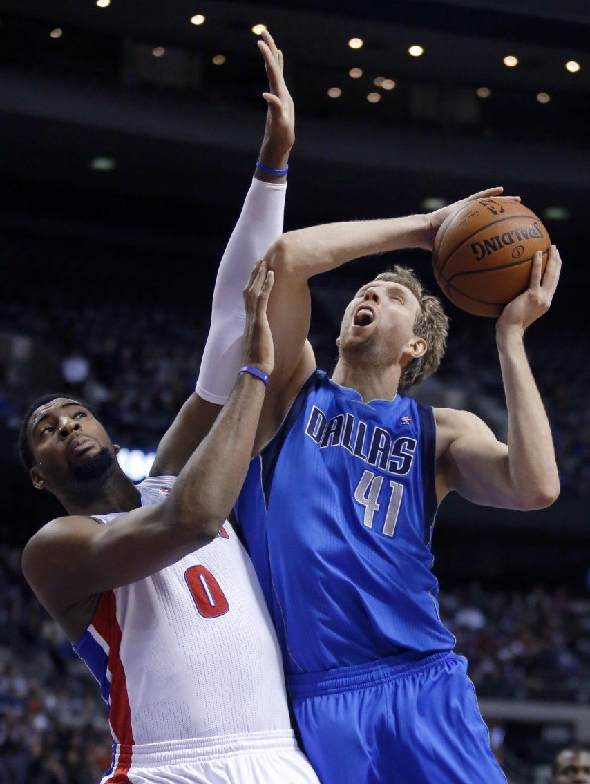 Nowitzki anota 24 y Mavs vencen a Pistons