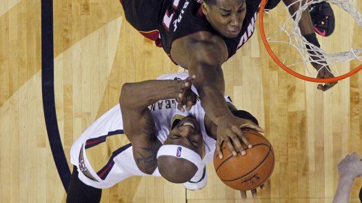Ajinca lleva a Pelicans al triunfo sobre el Heat