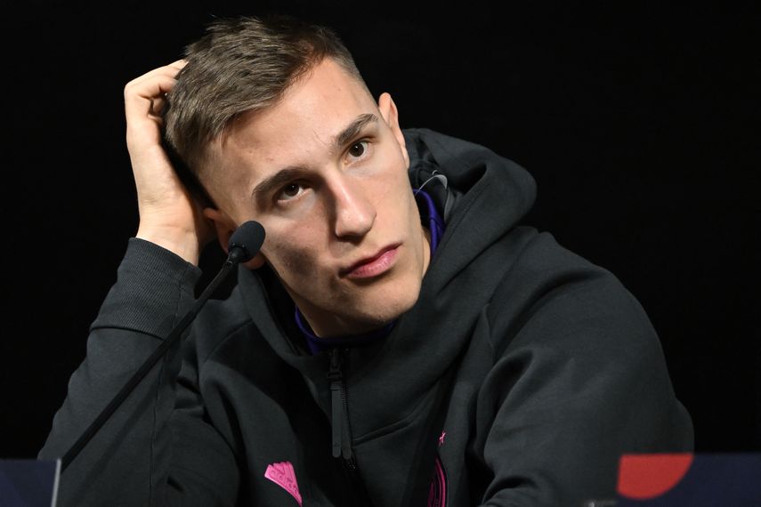 Borussia Dortmund anuncia lesión del defensor Nico Scholotterbeck