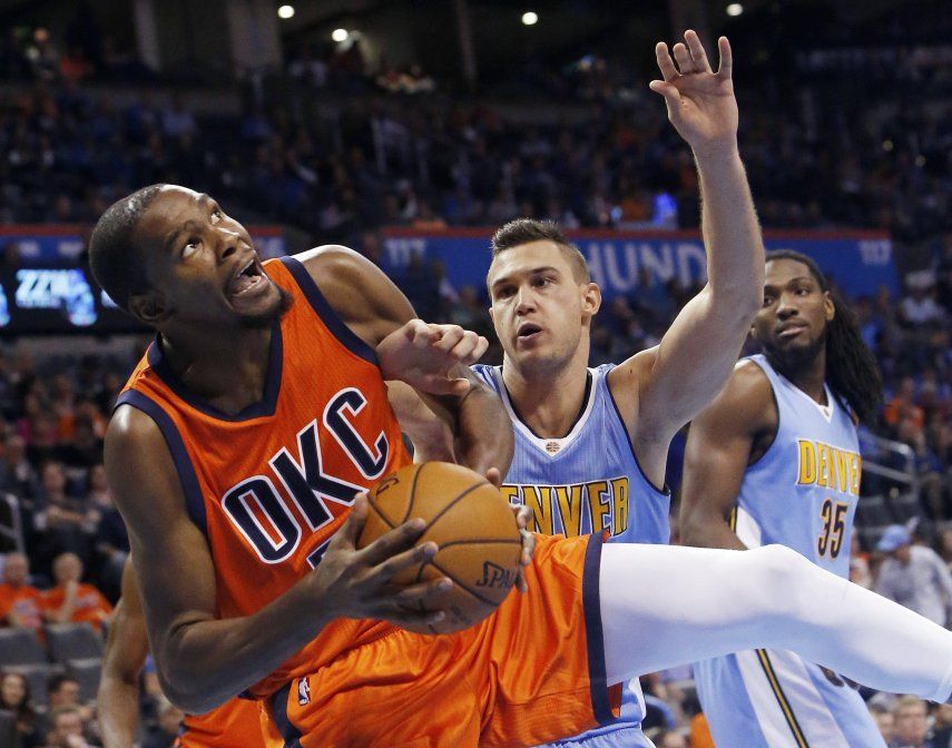 Durant anota 25 puntos en paliza de Thunder sobre Nuggets