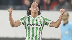 Primer gol de Lainez da empate a Betis en Liga Europa