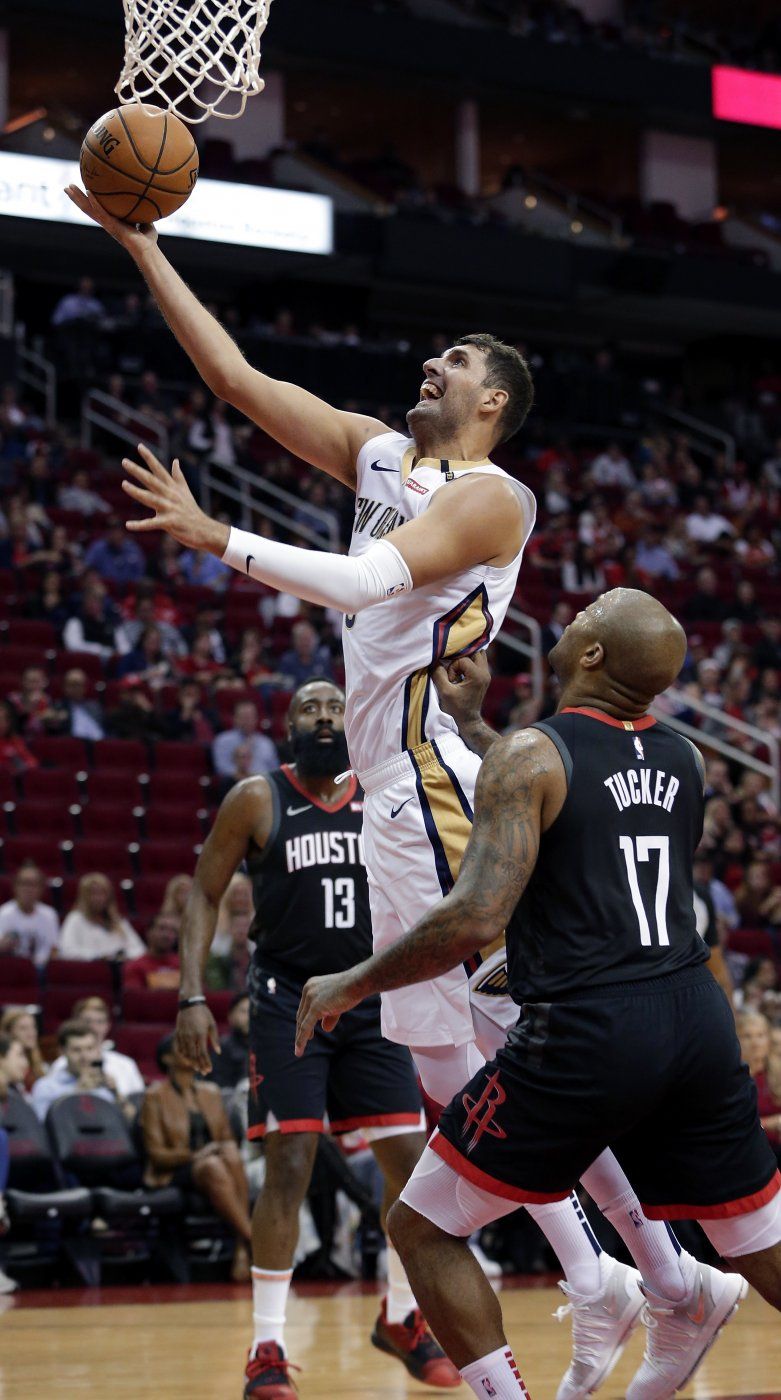 Davis y Mirotic lucen y Pelicans doblegan 131-112 a Rockets