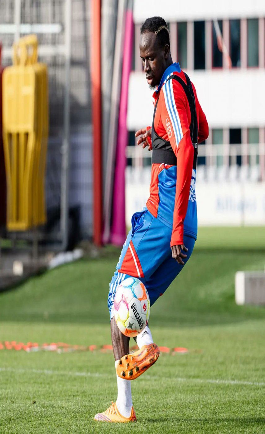 Sadio Mané retoma el contacto con el balón a dos semanas de duelo con PSG