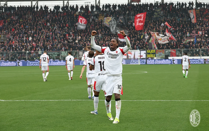 AC Milan gana al Cremonese con dos goles en el cierre de partido