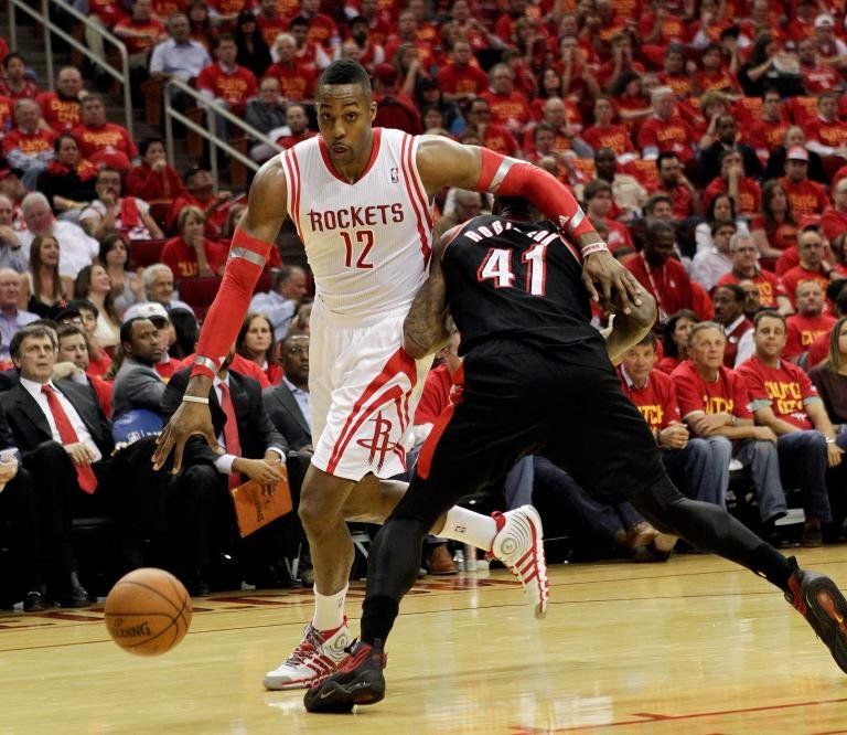 Howard y Lin mantienen con vida a los Houston en los playoffs NBA