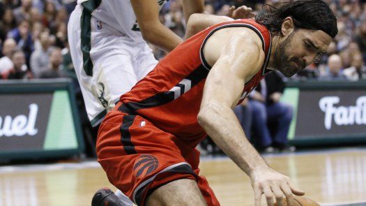 Raptors hilan 3er triunfo; aplastan a Bucks