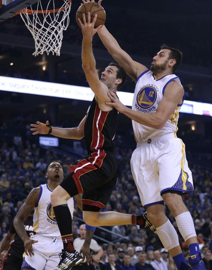 Los Warriors vencen al Heat 111-103 en 36ta victoria en casa