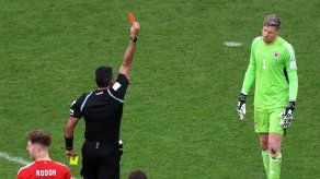 Qatar 2022: El portero Hennessey recibe primera tarjeta roja del Mundial