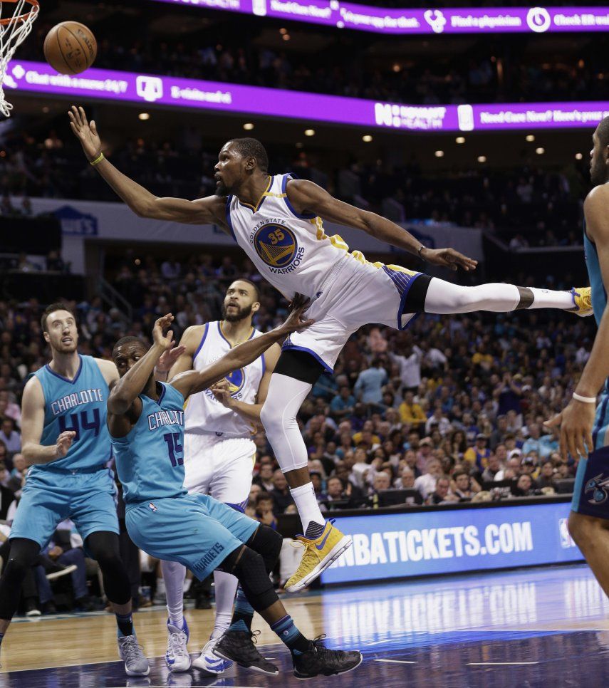 Durant y Curry comandan victoria de Warriors sobre Hornets