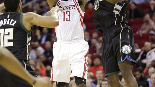 Harden comanda victoria de Rockets ante Bucks