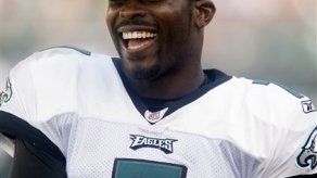 Un renovado Michael Vick capta atención dentro y fuera del juego