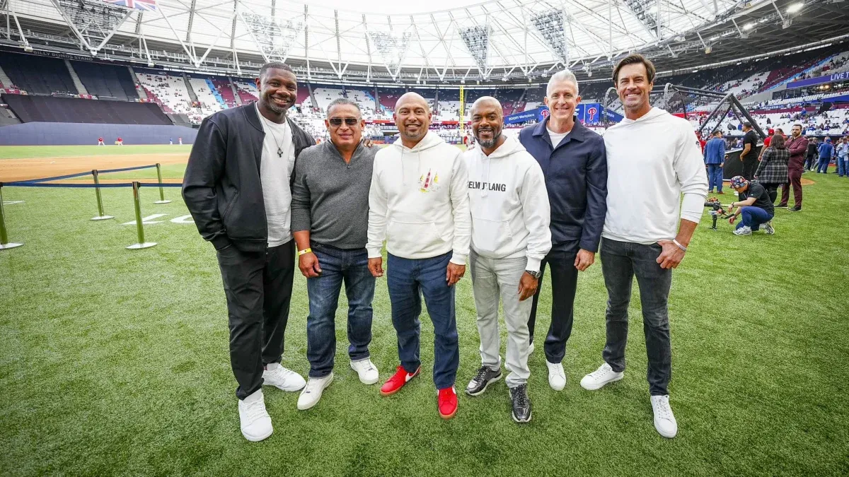 MLB: Carlos Ruiz se reencontró con viejos amigos en Londres
