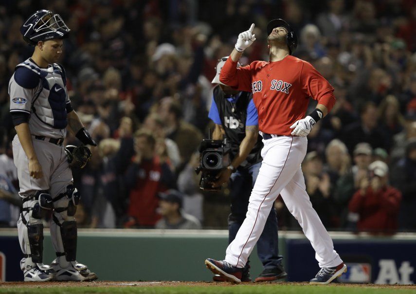 Medias Rojas pegan primero y derrotan 5-4 a Yankees