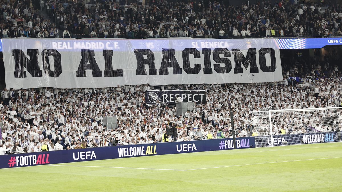 El estadio Santiago Bernabéu apoya a Vinicius con cartel No al racismo El estadio Santiago Bernabéu apoya a Vinicius con cartel No al racismo