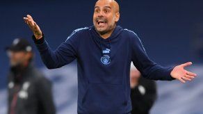 Guardiola arremete contra rivales por campaña de rumores