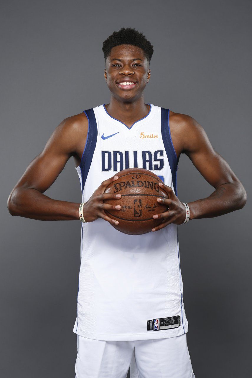 Lakers obtiene a Kostas Antetokounmpo de las bajas de Dallas