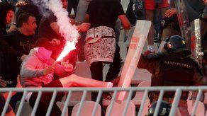 UEFA castiga a Estrella Roja por racismo de hinchas