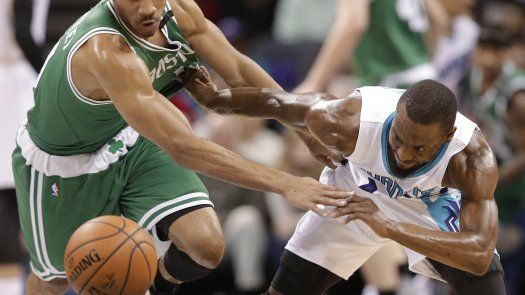 Olynyk anota 20 puntos en triunfo de Celtics sobre Hornets