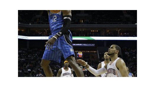 NBA: Magic 91, Bobcats 88; Howard y Lewis anotan 22 cada uno