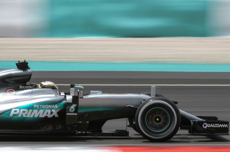 Hamilton, el más rápido de la tercera sesión de ensayos libres en Malasia