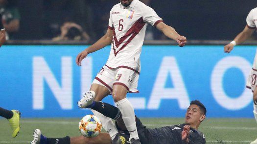 Lesión de Álvarez no es grave, sigue con México en Copa Oro