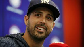 Gio González firma con Cerveceros