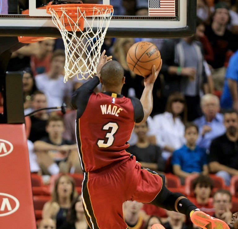 Wade guía a Miami Heat en triunfo aplastante sobre Cleveland Cavaliers