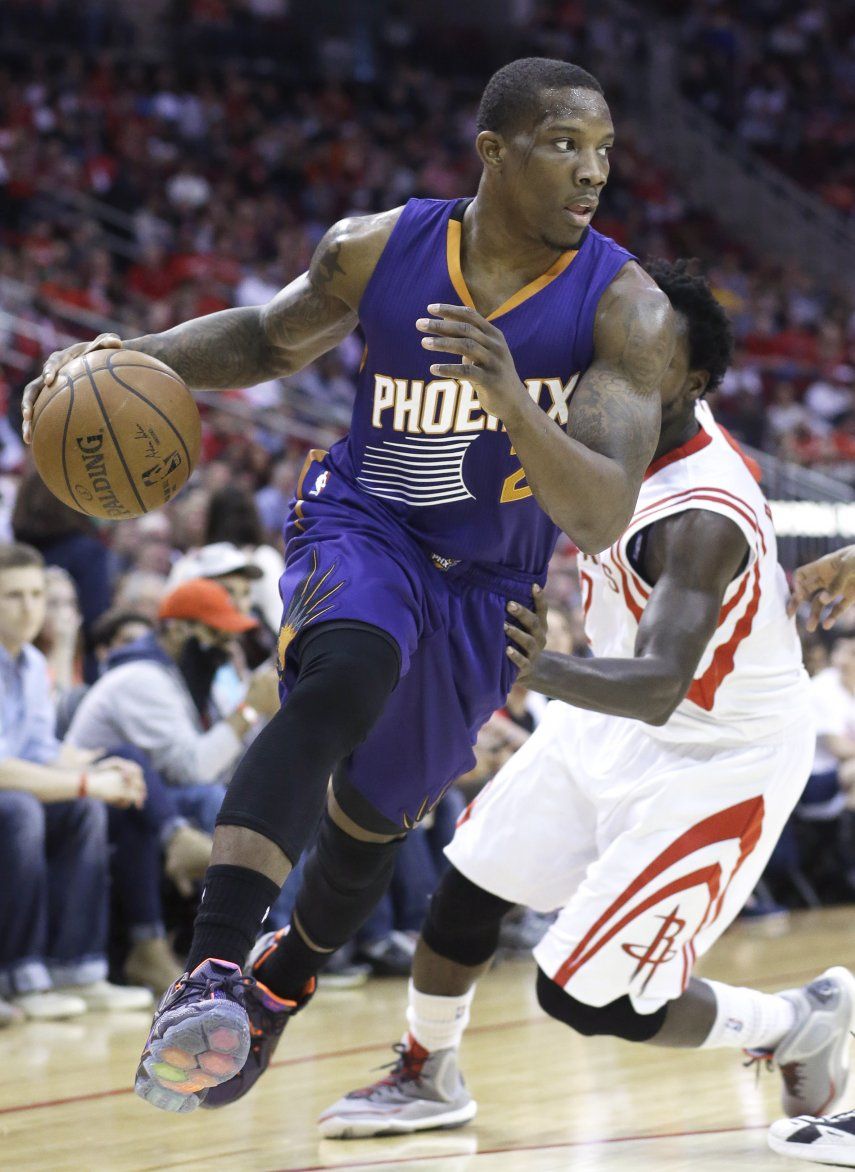 Bledsoe brilla en triunfo de Suns ante Rockets