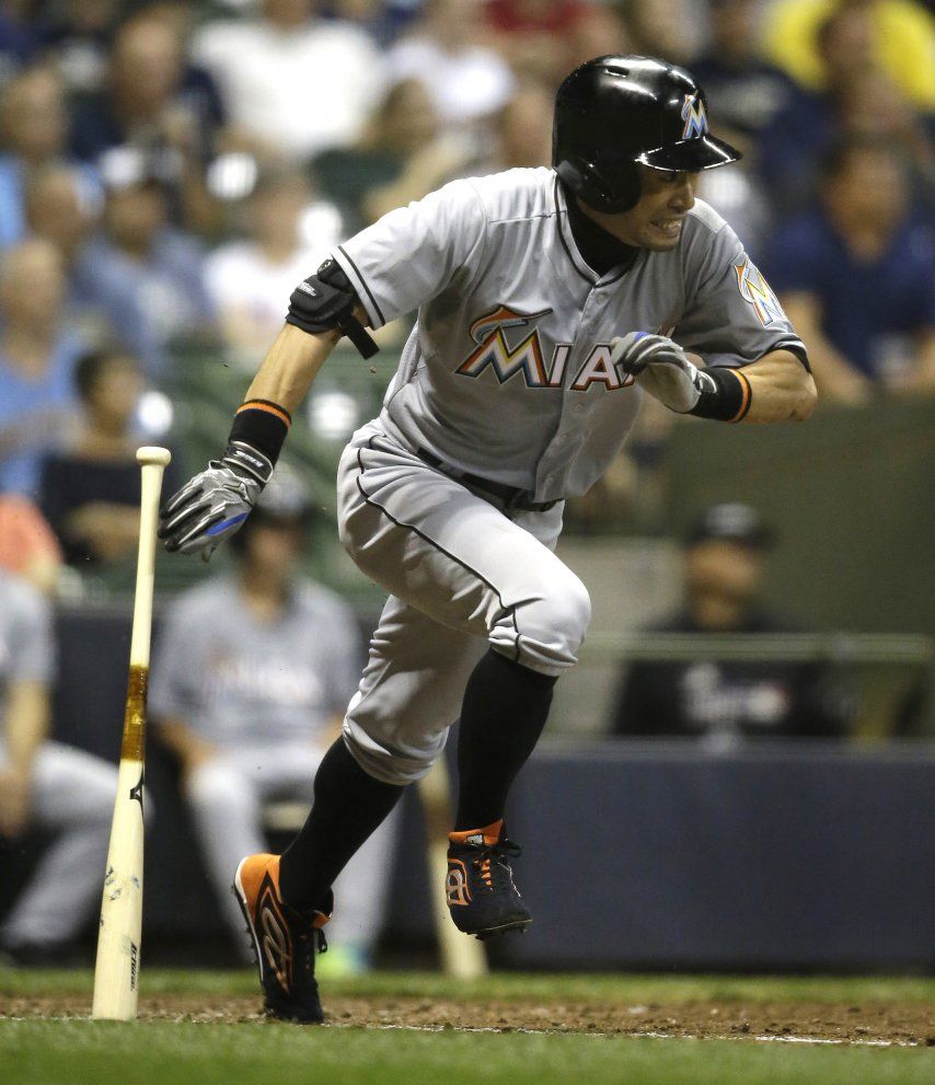 Suzuki pega 4 hits y Marlins vencen a Cerveceros