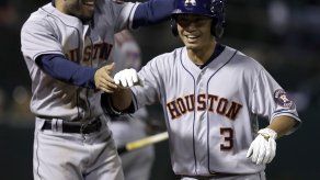 Astros derrotan 7-2 a Atléticos en una buena noche de Aoki