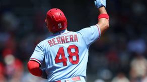 MLB: Iván Herrera conecta enorme cuadrangular ante Kansas City Royals.