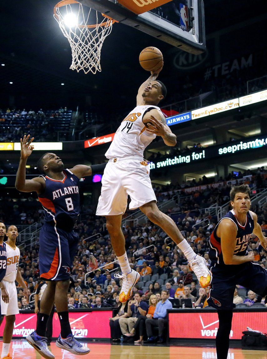 Suns ganan, con 79 puntos en la primera mitad