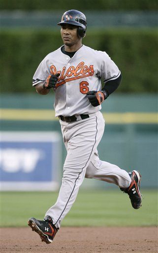 Mora remolca cuatro carreras para darle triunfo a Orioles